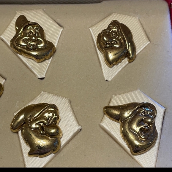Disney Store Limited Edition Snow White n the Seven Dwarfs Pin Set - Picture 4 of 6